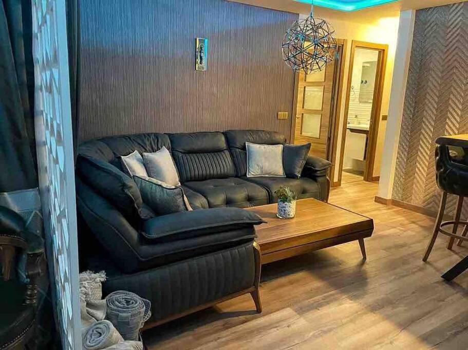New Luxury 3-Bedroom Apartment Segovia Exterior foto